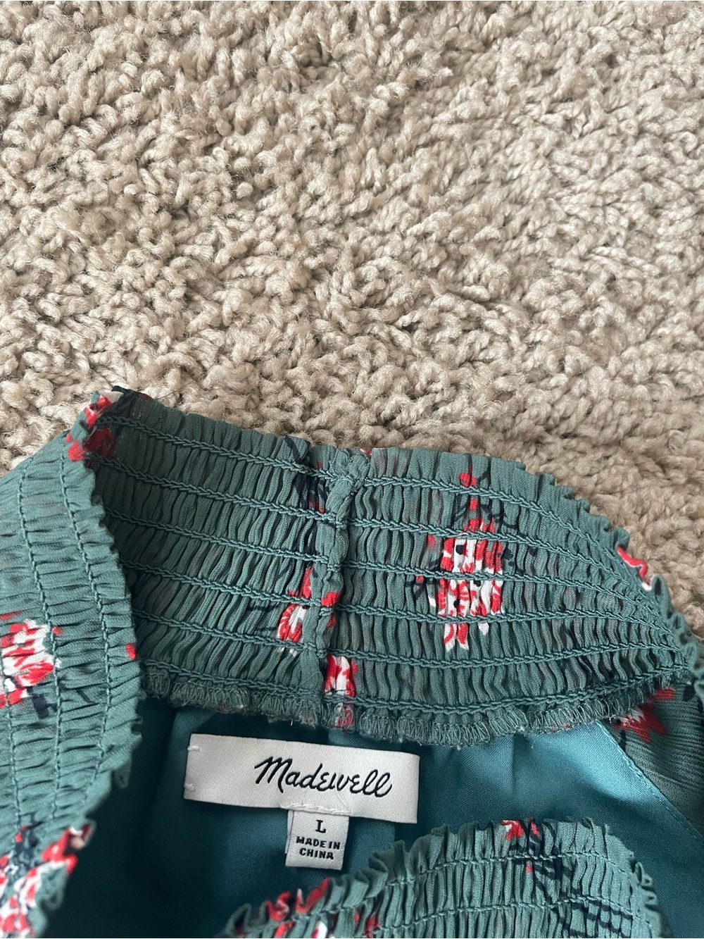 Madewell Woman’s Sleeveless blouse in SZ L in gently used condition - Picture 4 of 4